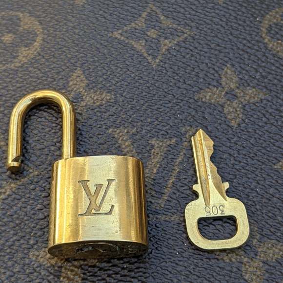 ⭐ #305 vintage Louis Vuitton padlock and ke - Picture 6 of 6
